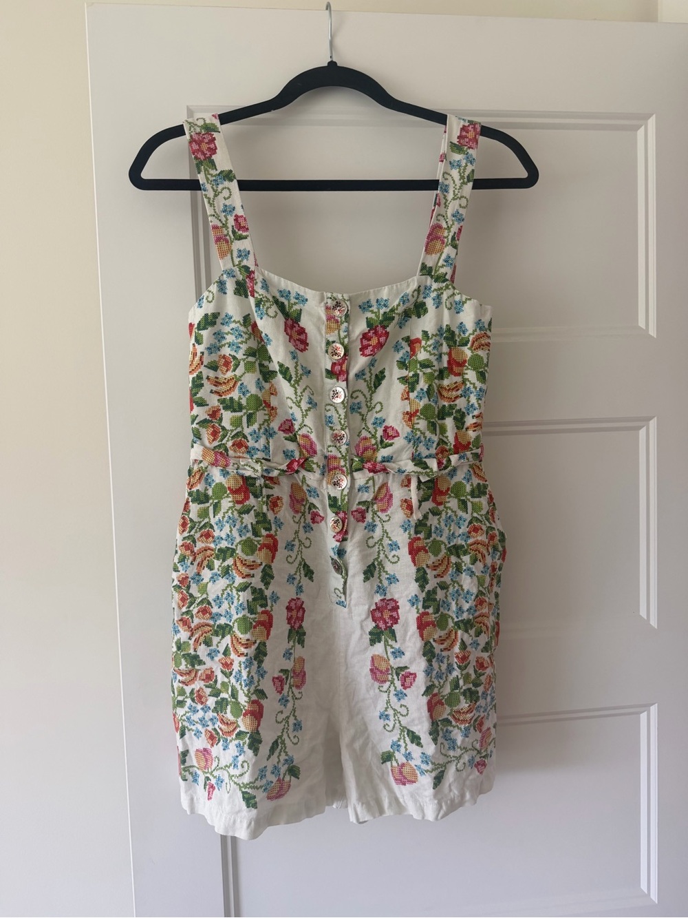 FARM Rio white Floral Embroidered Print Romper size Small